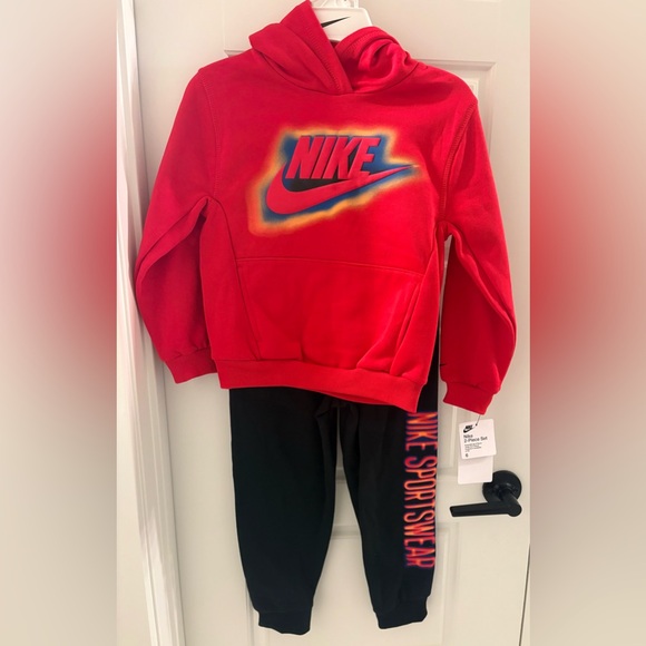 Boys NWT Size 6 Nike Vibrant Red and Black 2-Piece Set - Picture 2 of 6
